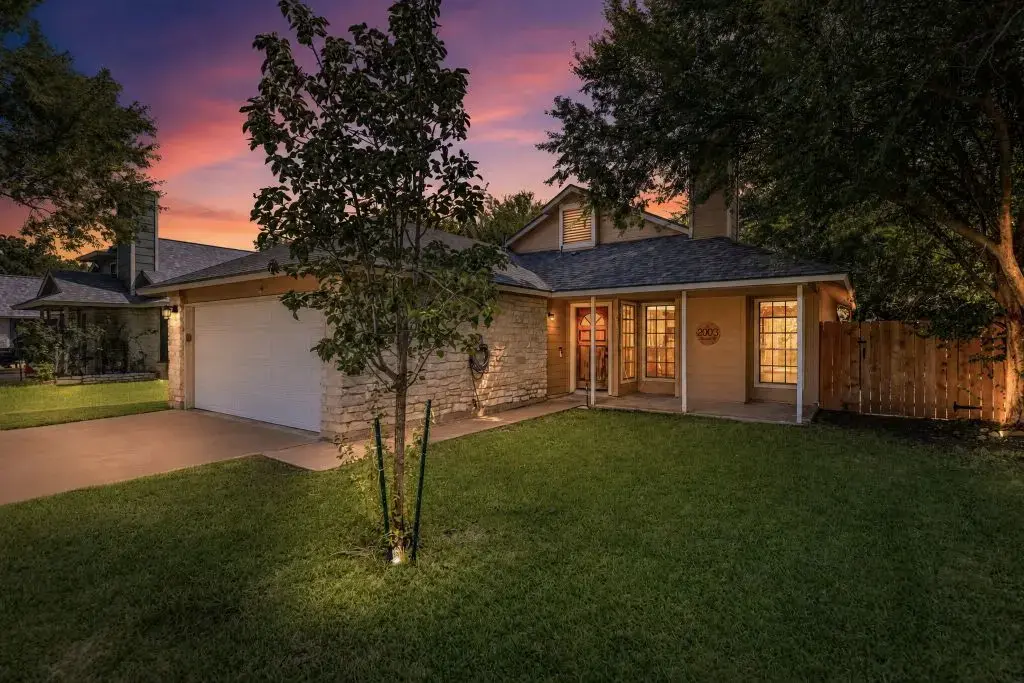 2003 James Place, Round Rock