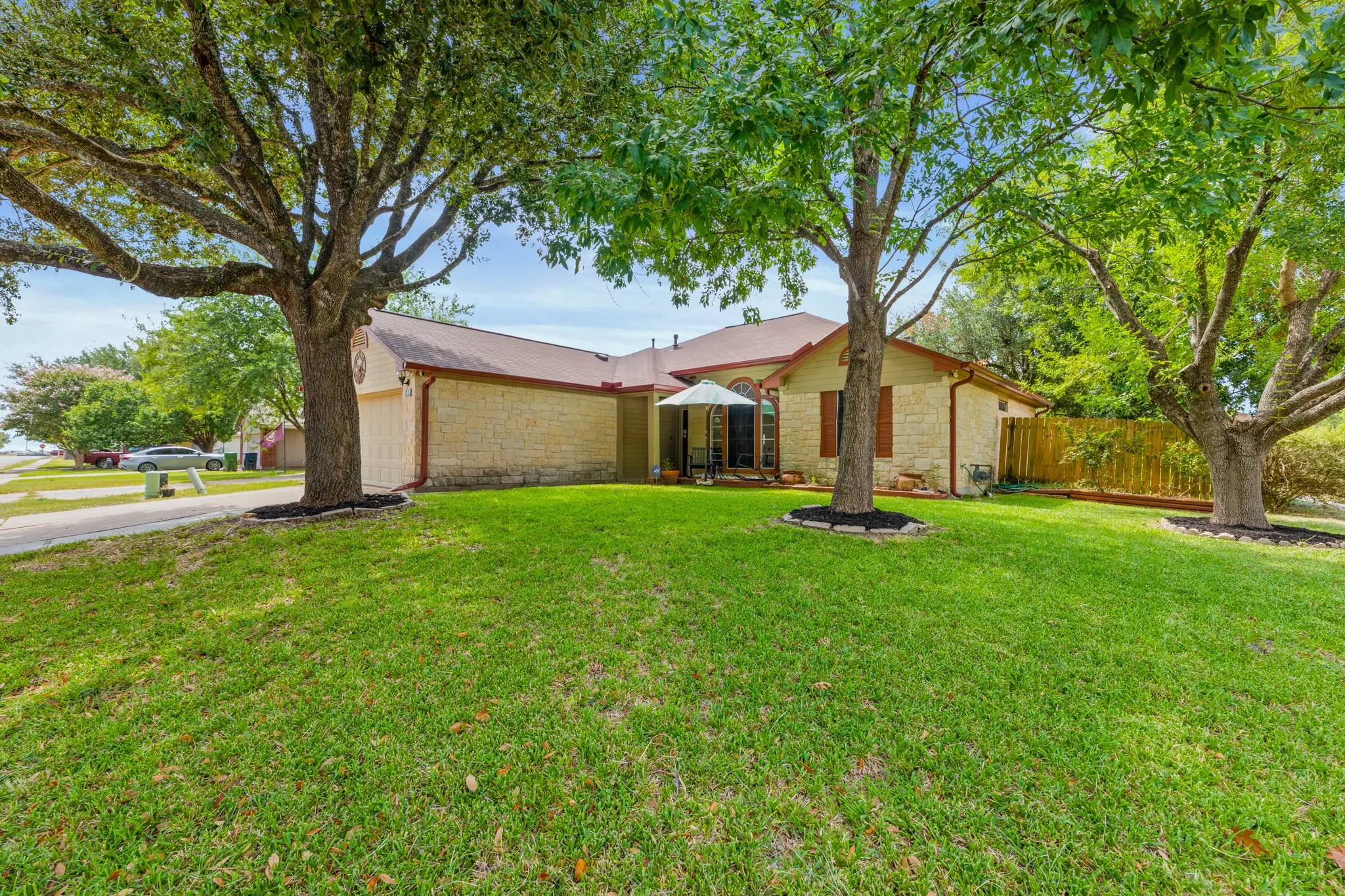 Photo of Listing #2277072
