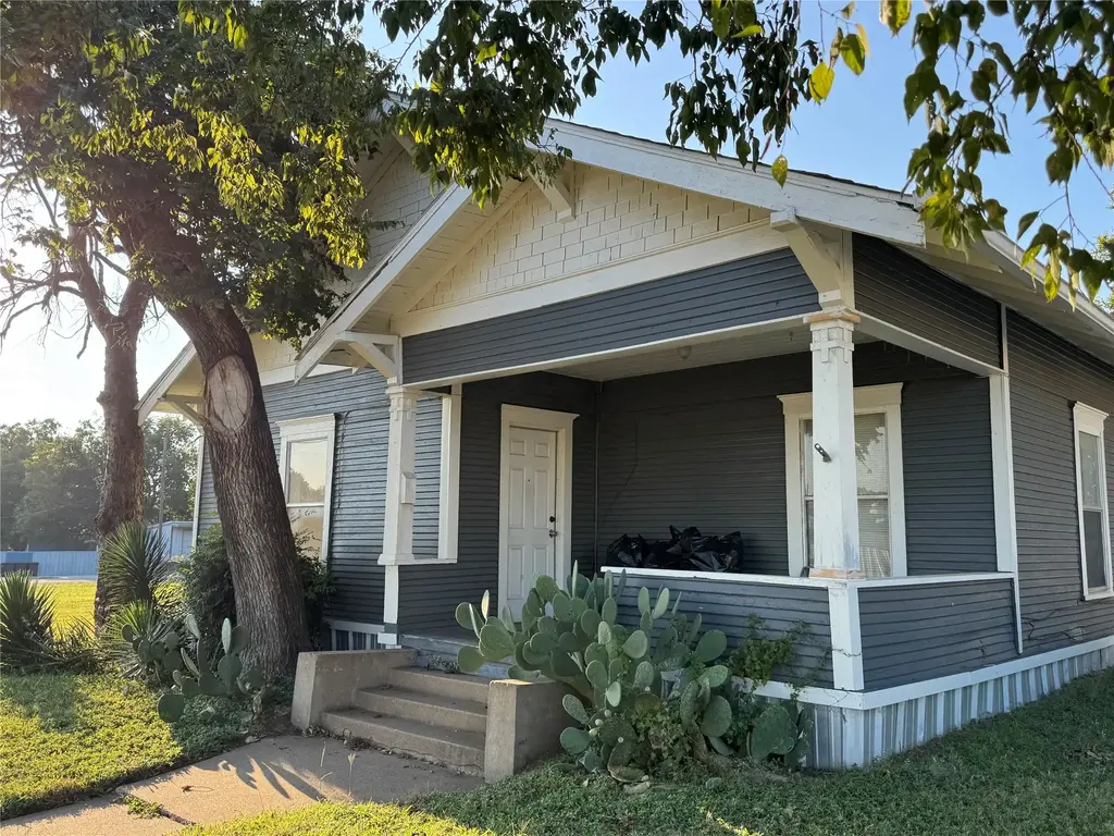 204 W Westhill Drive W 204, Cleburne