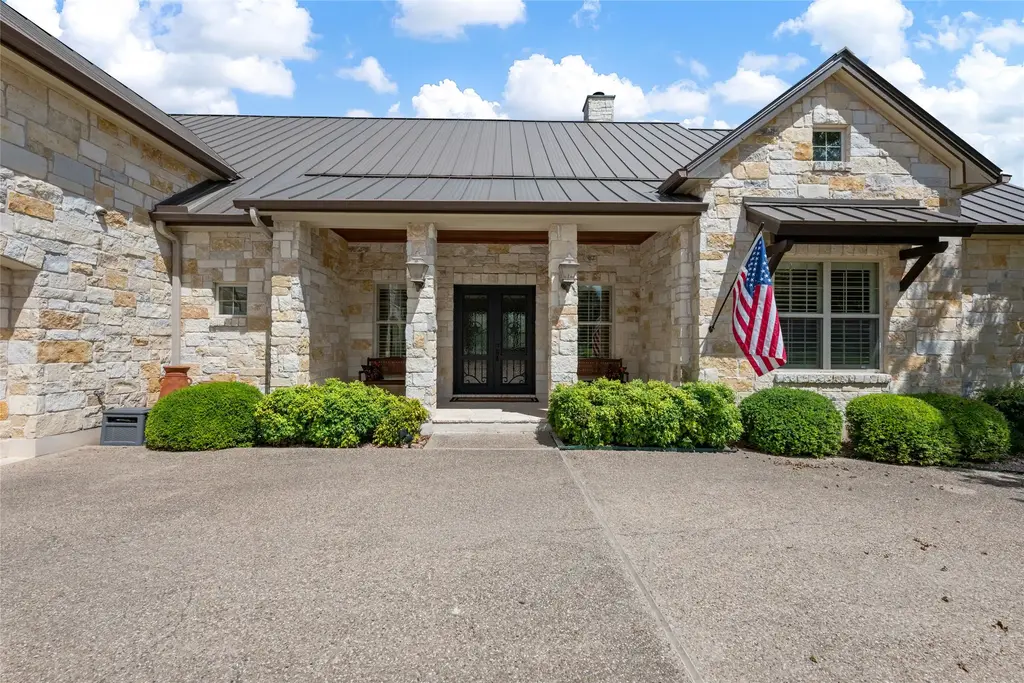27017 Masters Parkway, Spicewood