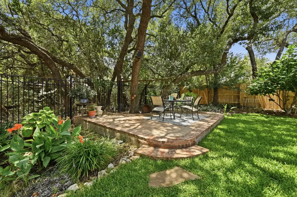 352 Wild Rose Drive, Austin