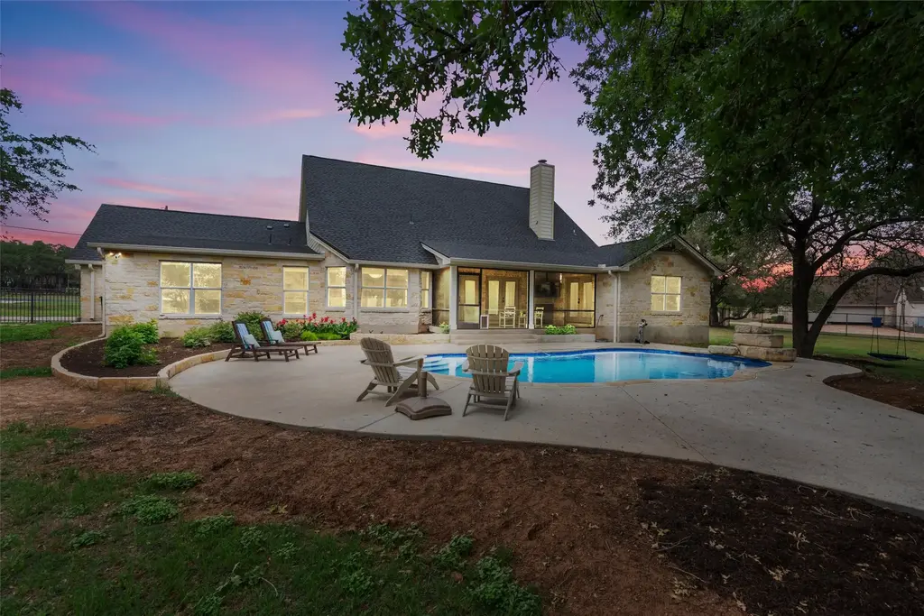 208 Neal Drive, Liberty Hill
