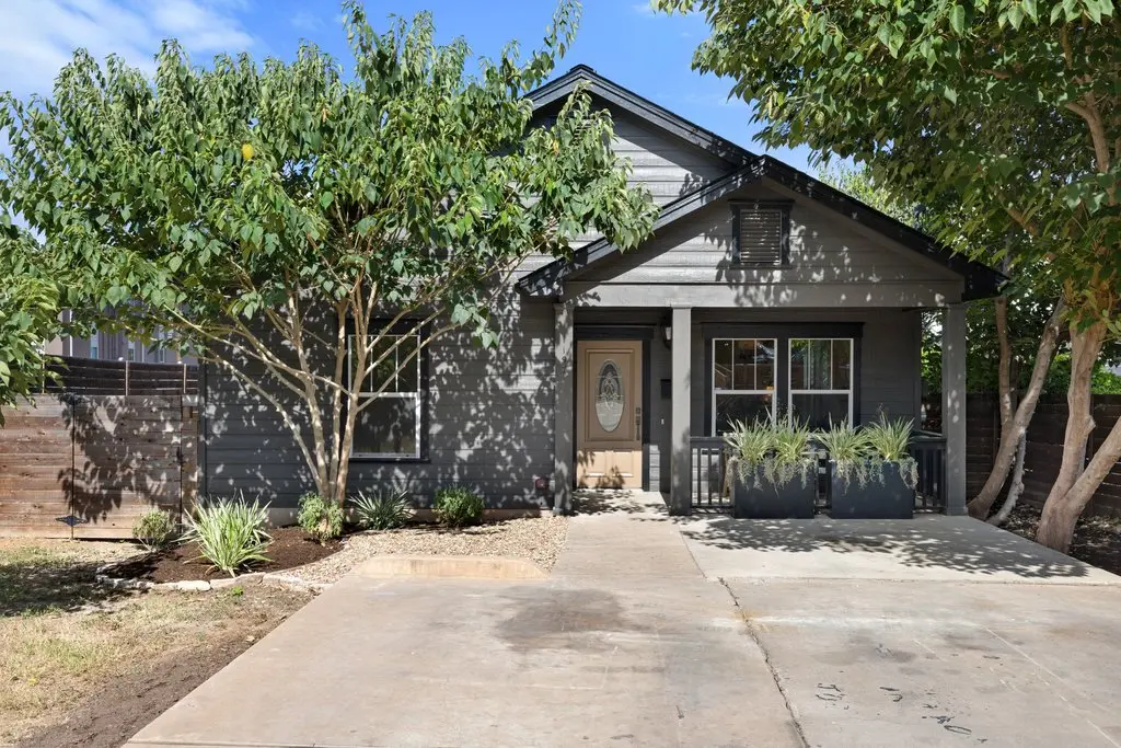 Photo of Listing #1011571