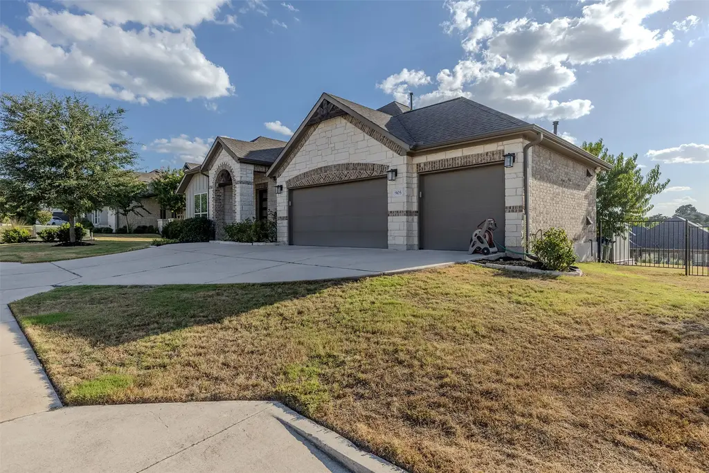 905 Almeria Bend, Leander
