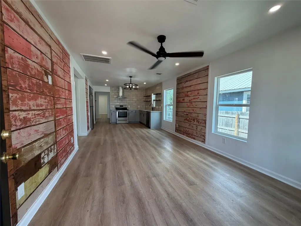 1209 Pine Street, Bastrop