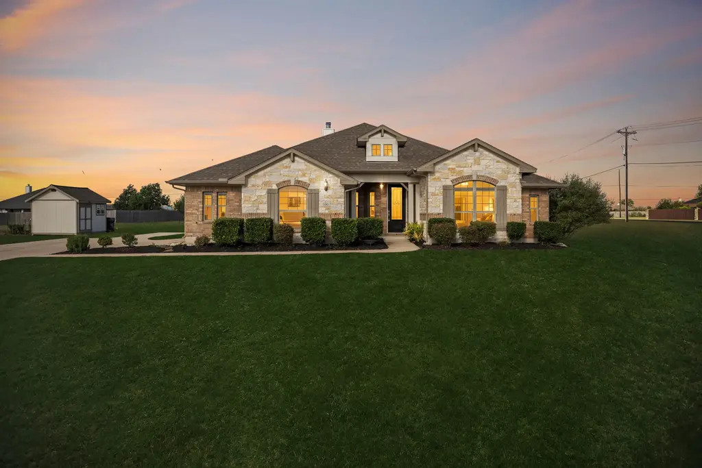100 S Buckboard Street, Liberty Hill