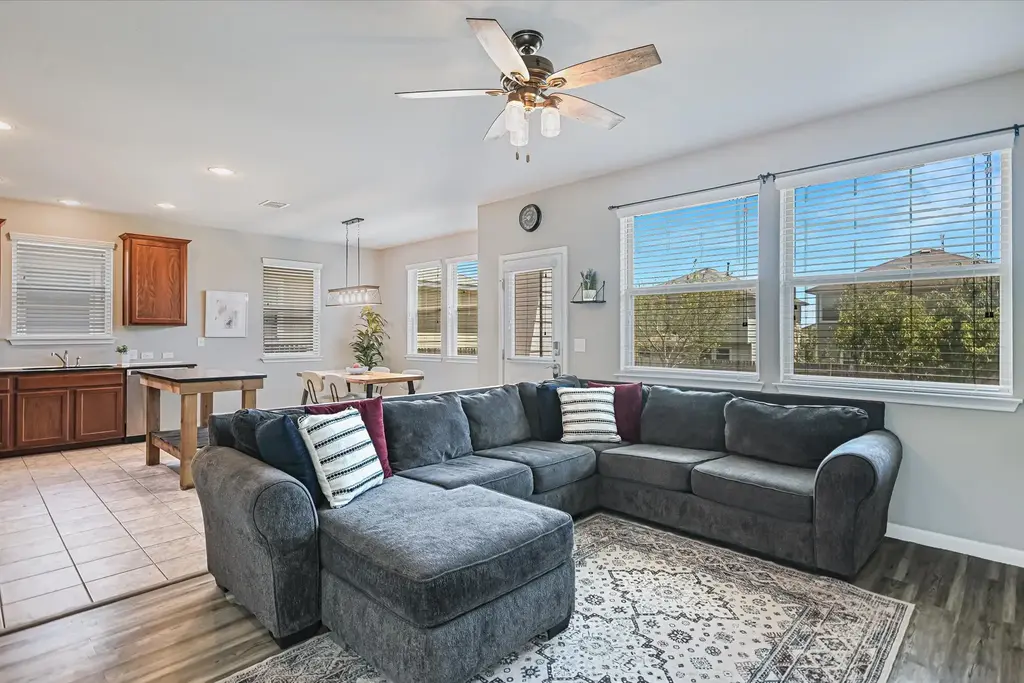 225 Vestral Road, Buda