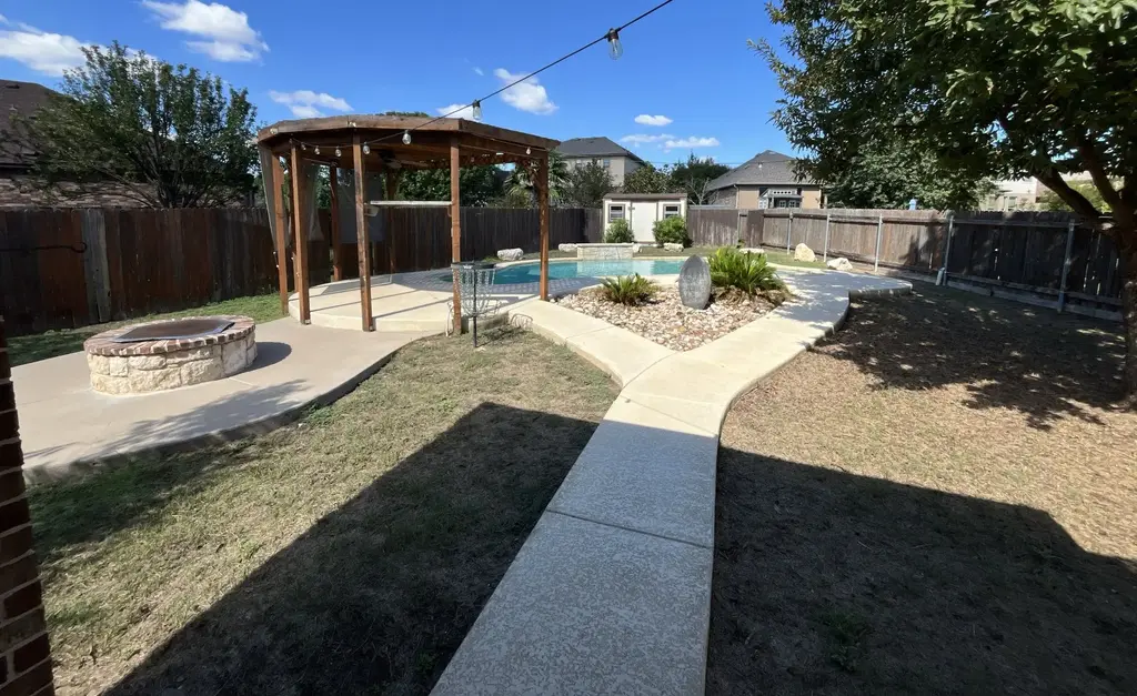 913 Water Hyacinth Loop, Leander
