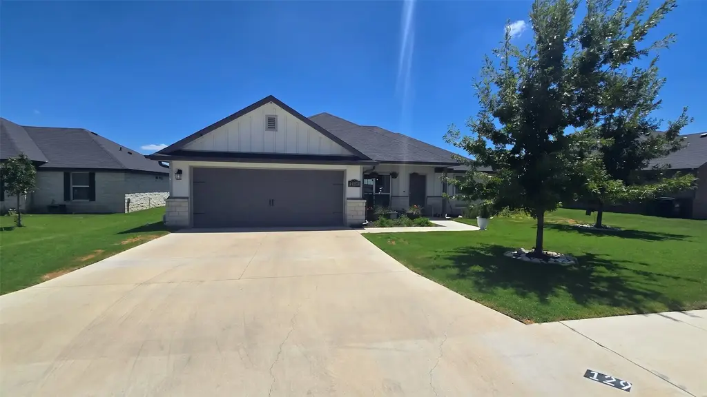 129 Elmer Avenue, Burnet