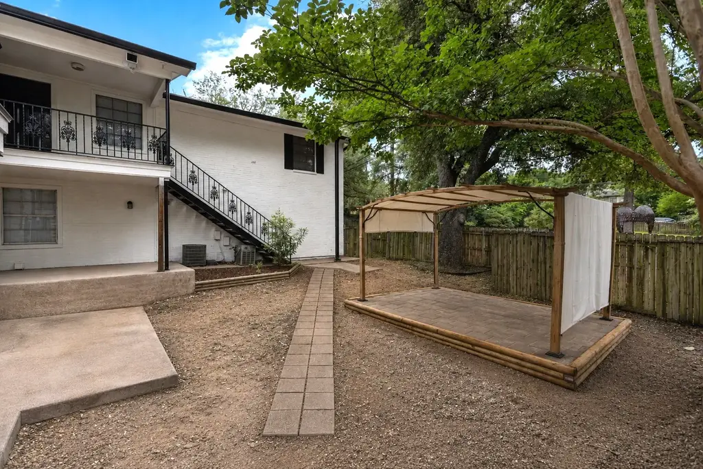 525 W Houston Street 525, Tyler