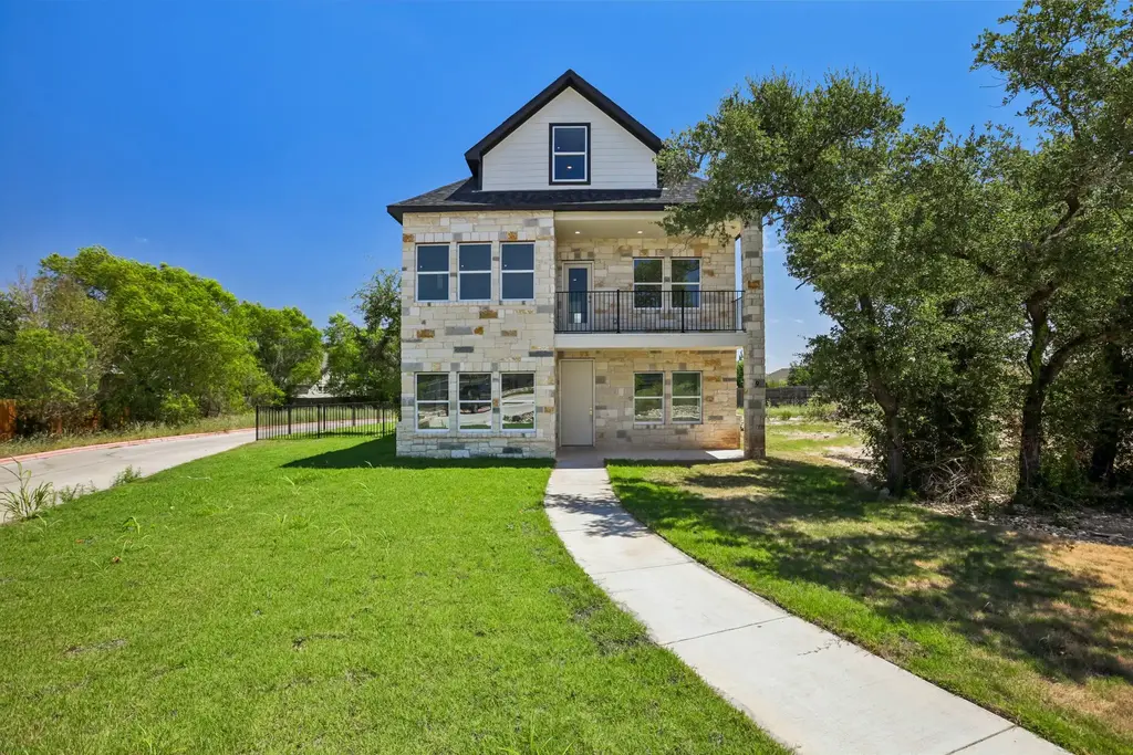 1301 Low Branch Lane 9, Leander
