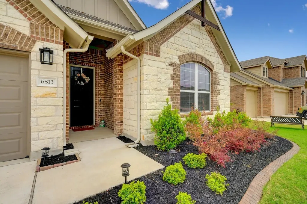 6813 Leonardo Drive, Round Rock