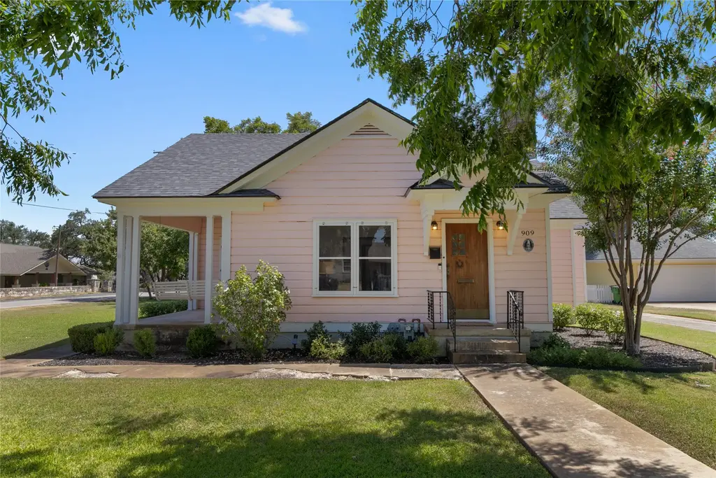 909 E Liberty Avenue, Round Rock