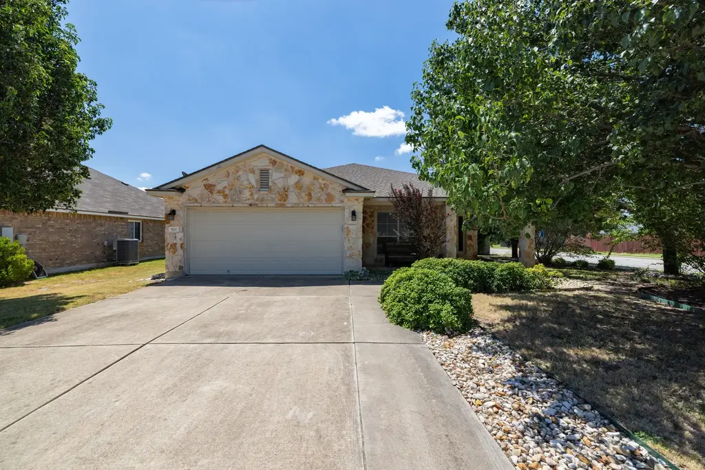 920 Flanagan Drive, Leander