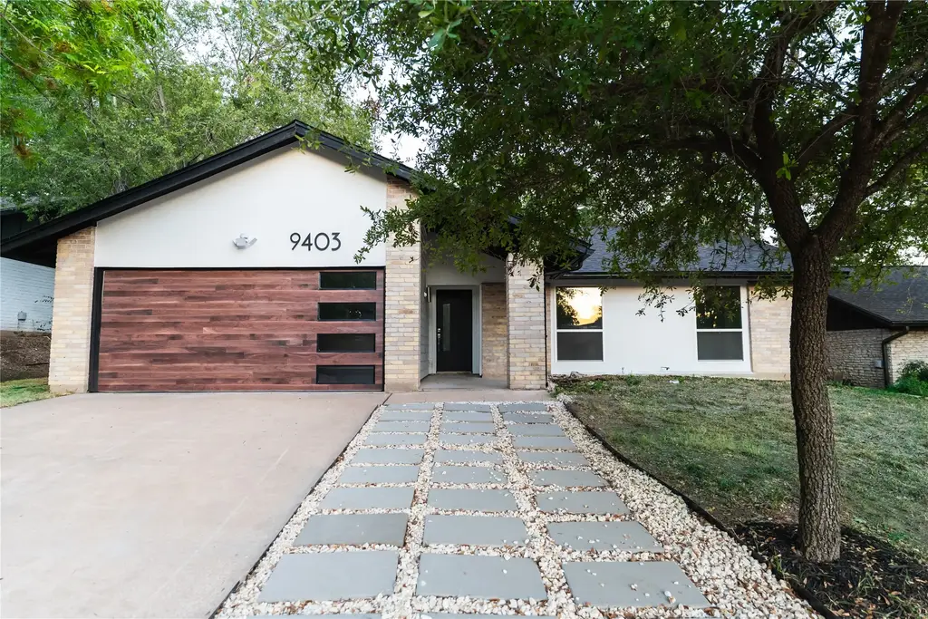 9403 Hunters Trace E, Austin