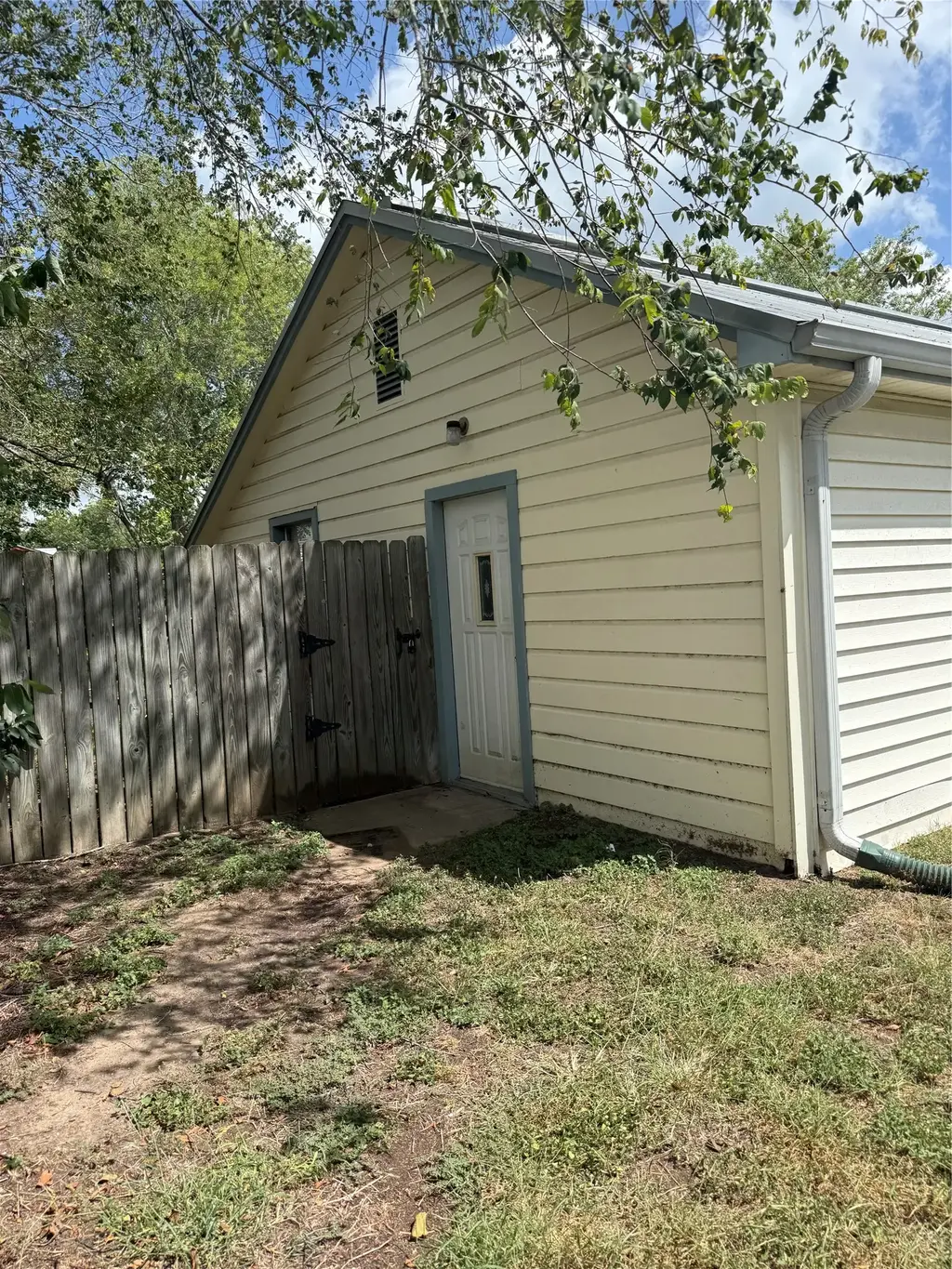 231 E Live Oak Street B, La Grange