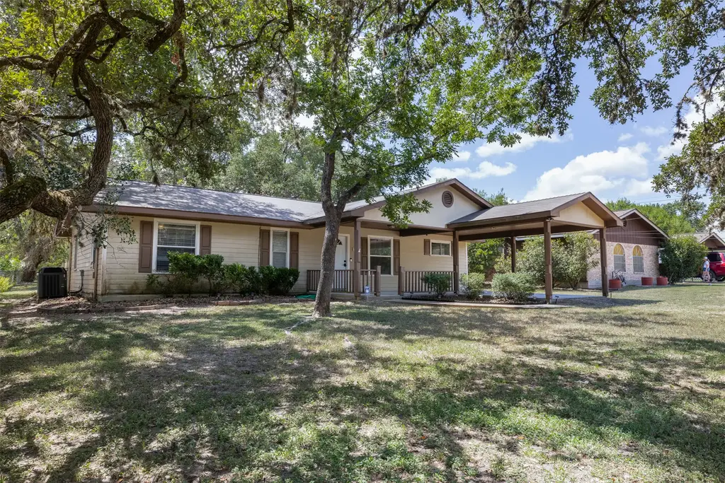 740 E Roitsch Lane, La Grange