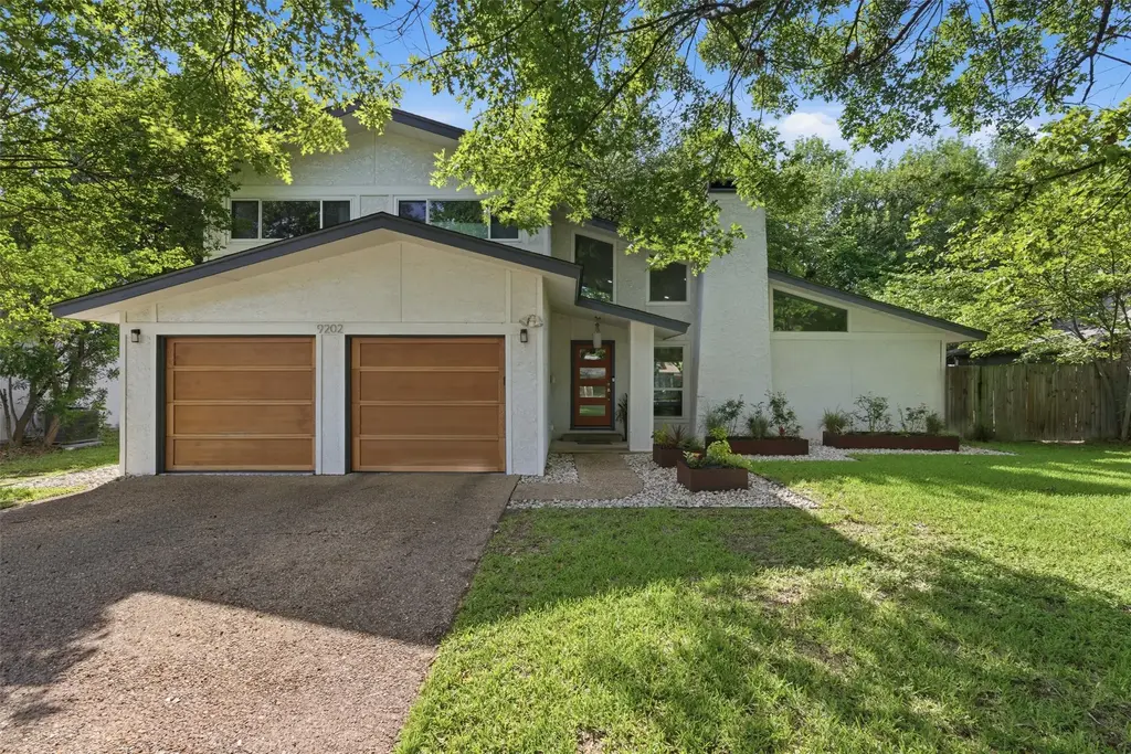9202 Hunters Trace, Austin