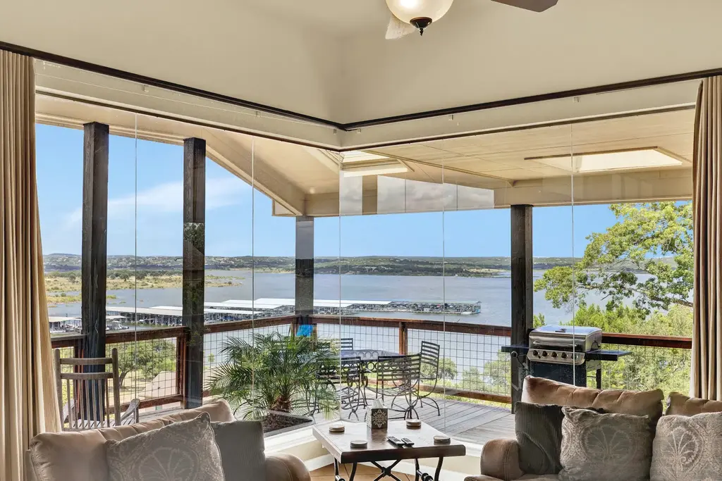 1525 Lakeside Drive W, Canyon Lake