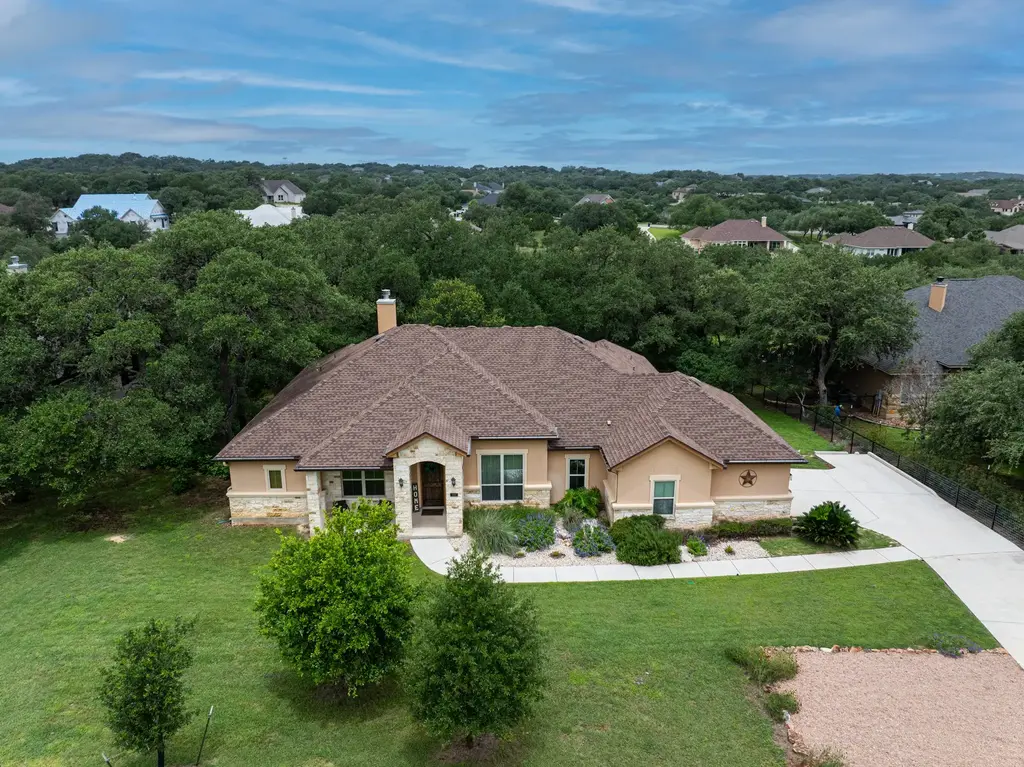 1937 Hunters Cv, New Braunfels