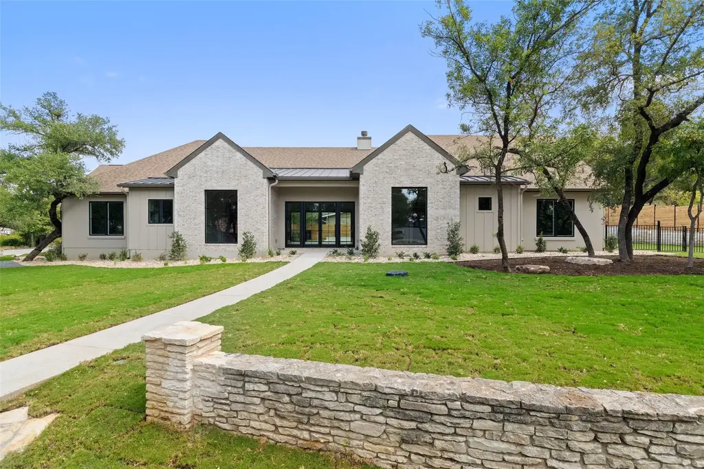 304 Comet, Lakeway