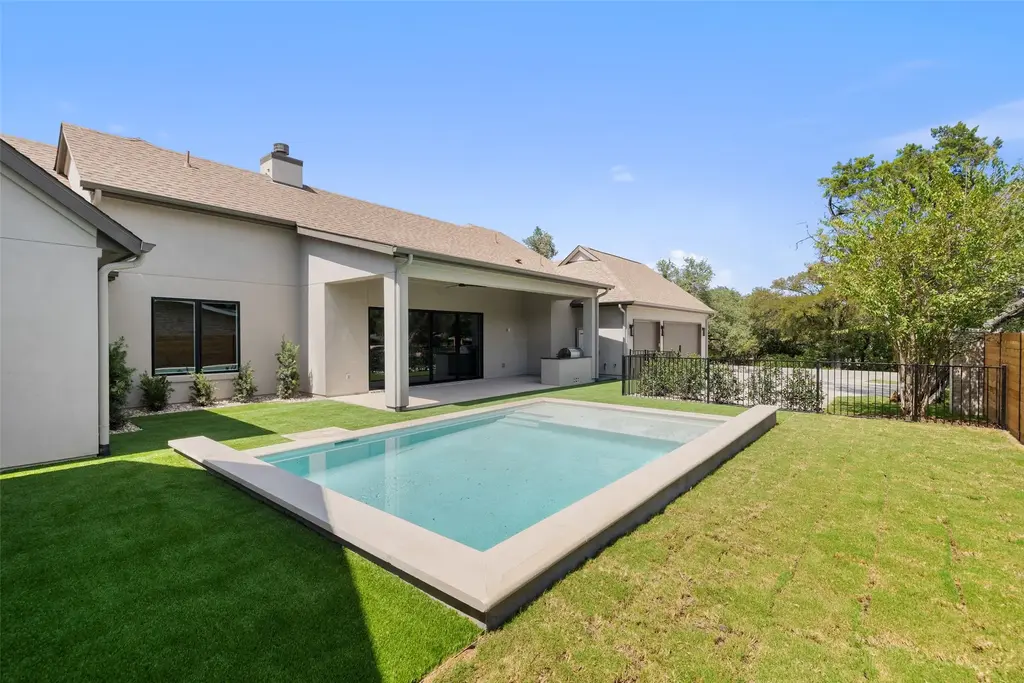 304 Comet, Lakeway