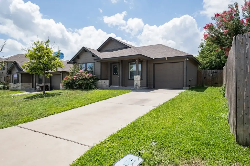 100 Azurite Drive, Jarrell