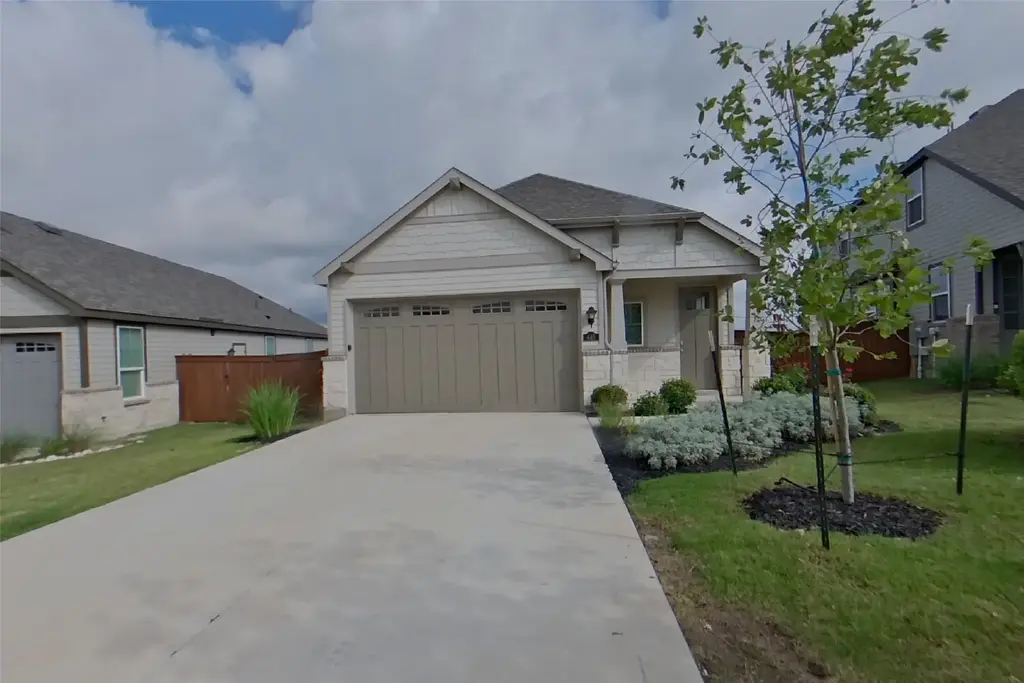 445 Raglands Road, Leander
