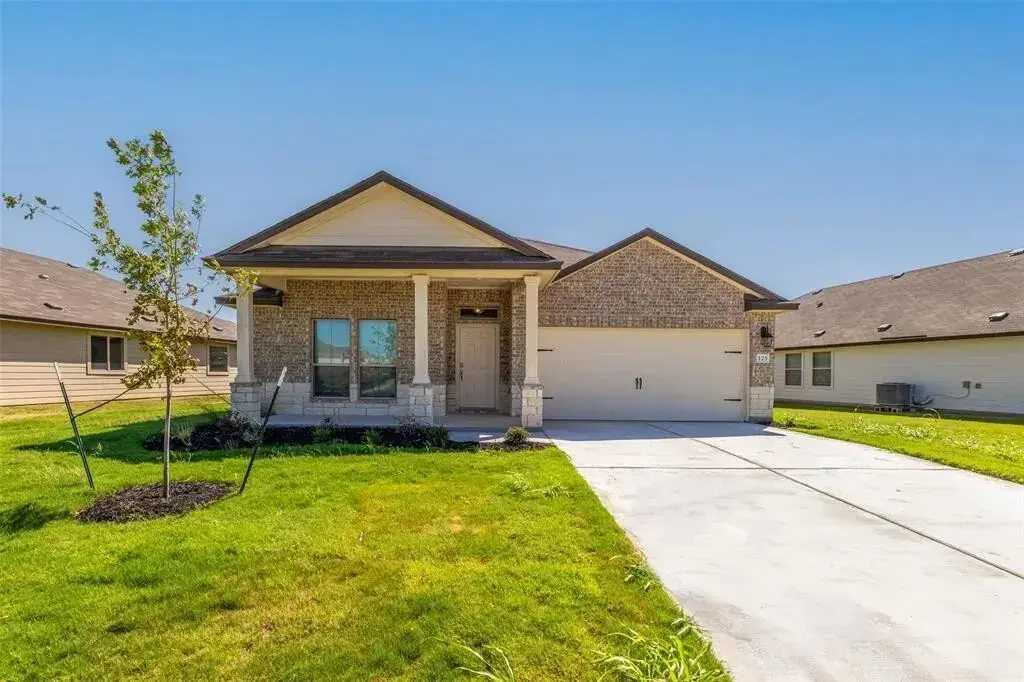 125 Break Avenue, Taylor