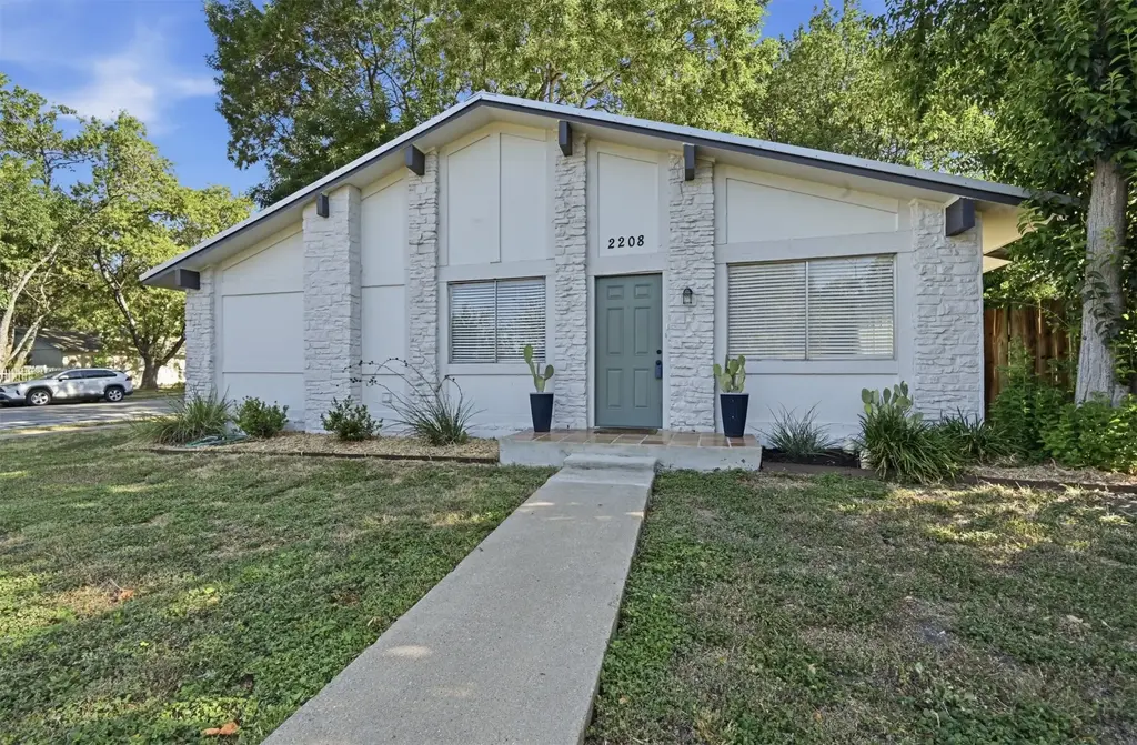 2208 Deadwood Drive, Austin