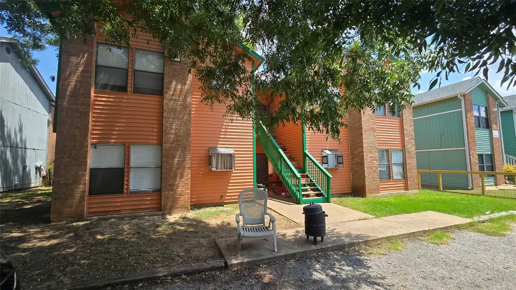 2419 W Slaughter Lane, Austin