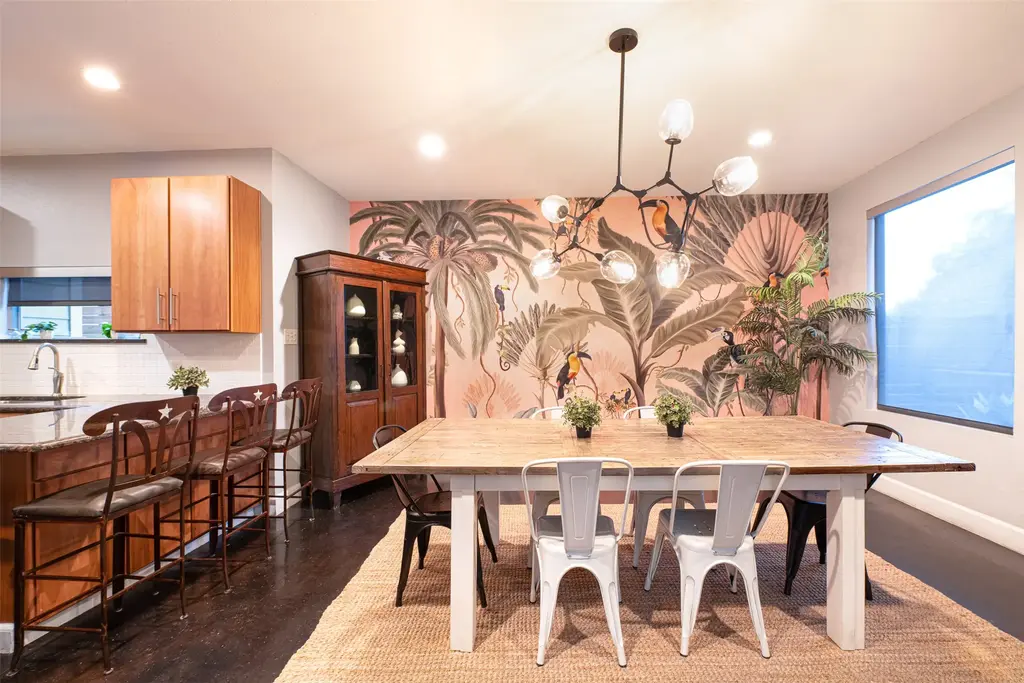2302 E 9th Street, Austin