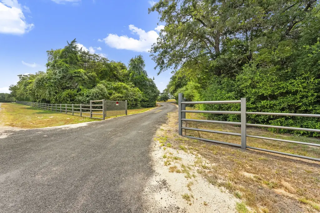 206 22 Hills Road, Gause