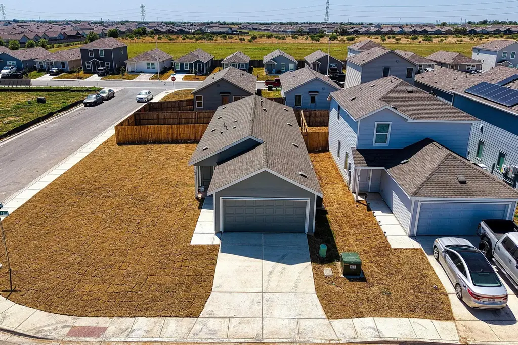 245 Pastar Falls, Seguin