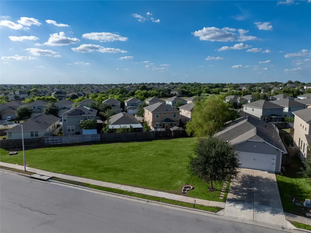326 Pearl Way, Buda
