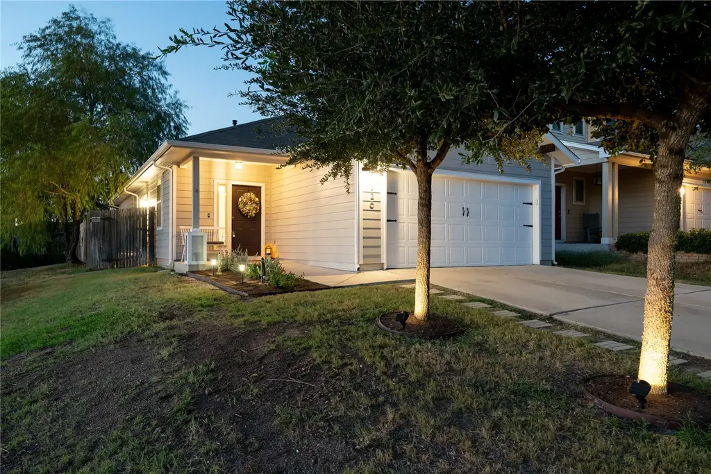326 Pearl Way, Buda