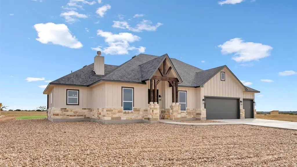 379 Prairie Point Drive, Bertram