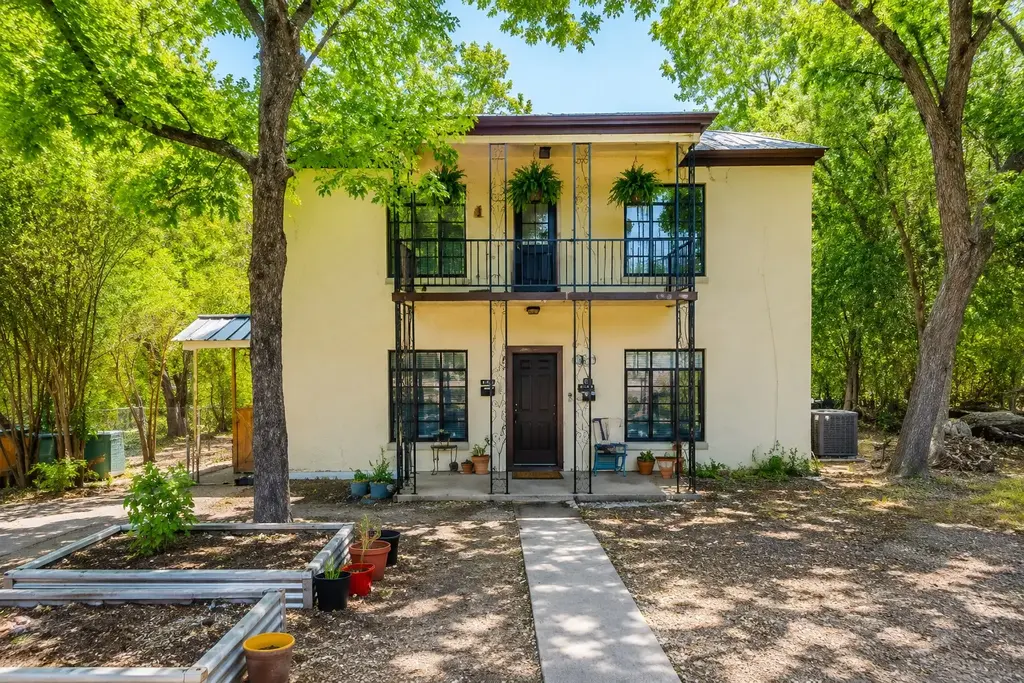 4001 Maplewood Avenue B, Austin