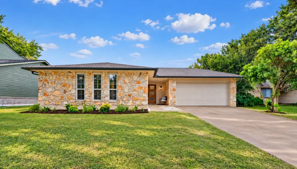 6008 Smith Oak Trail, Austin