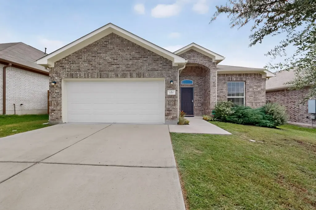 689 Leadtree Loop, Buda