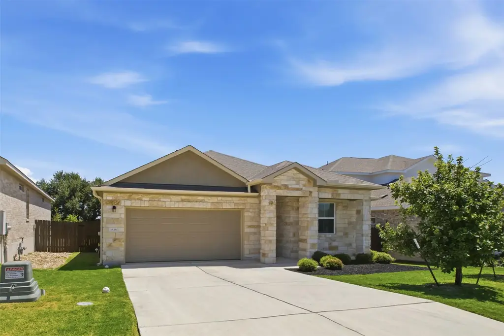 1636 Flying Horseshoe Bend, Georgetown
