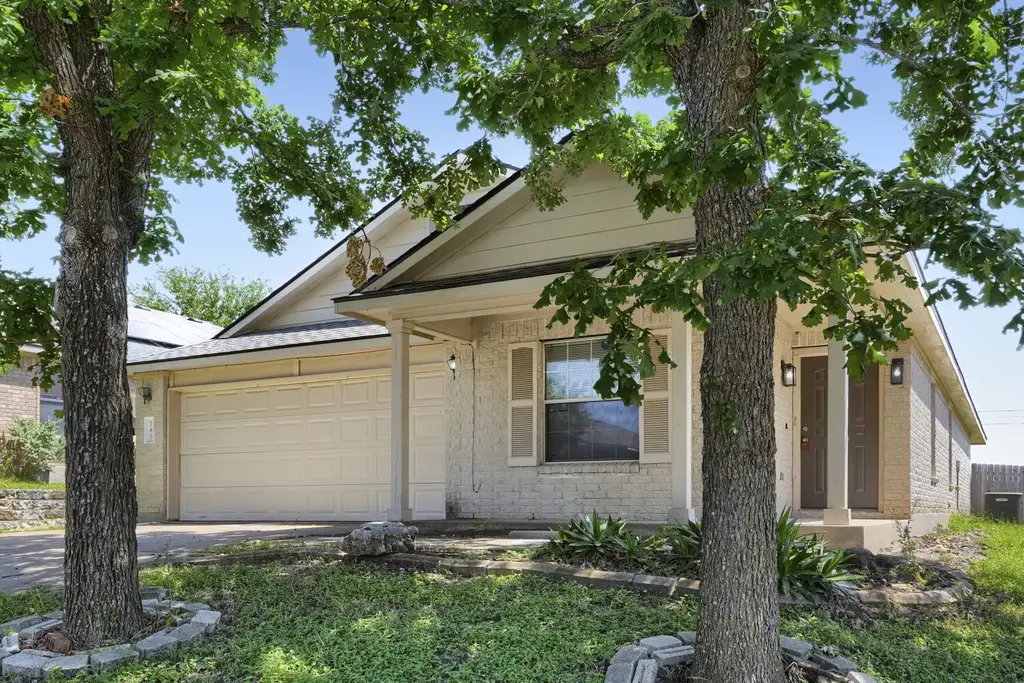 140 Plumbago Cove, Buda