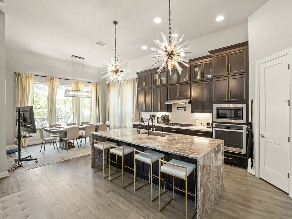 5304 Via Besso Drive, Bee Cave