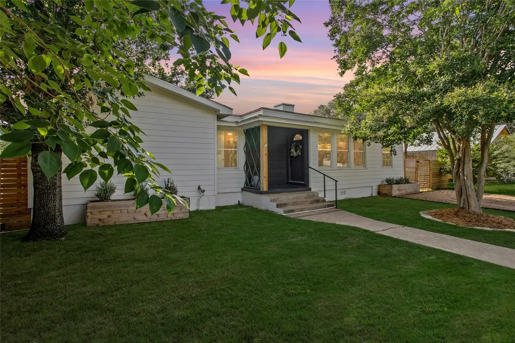 103 N Avenue C, Johnson City