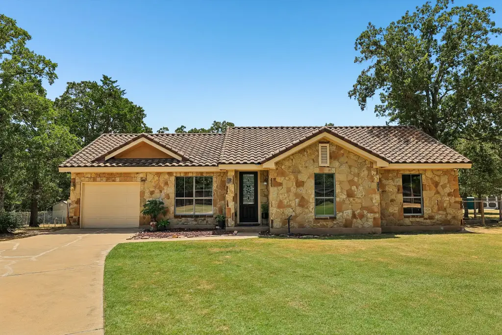 126 King Street, Bastrop