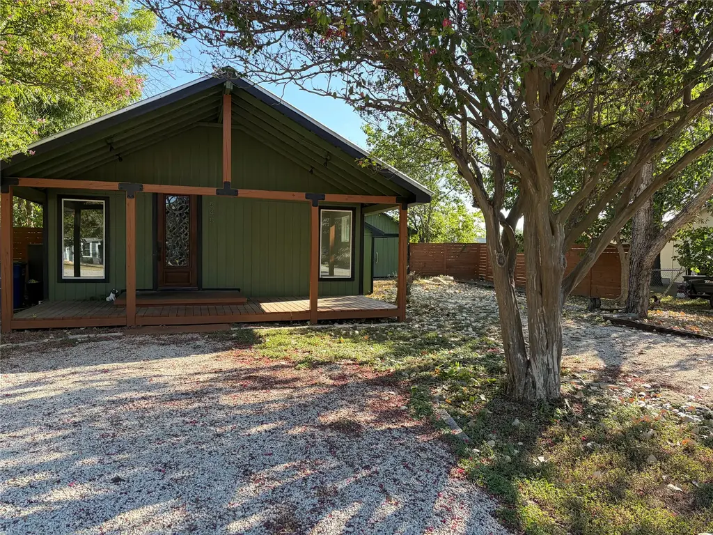 545 W Vaughan Street, Bertram