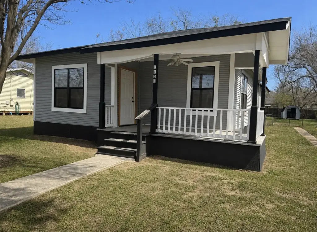1120 Saint Paul Street, Gonzales