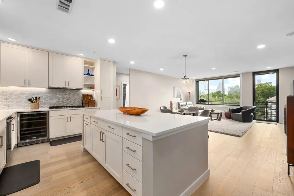 900 S 1st Street 312, Austin