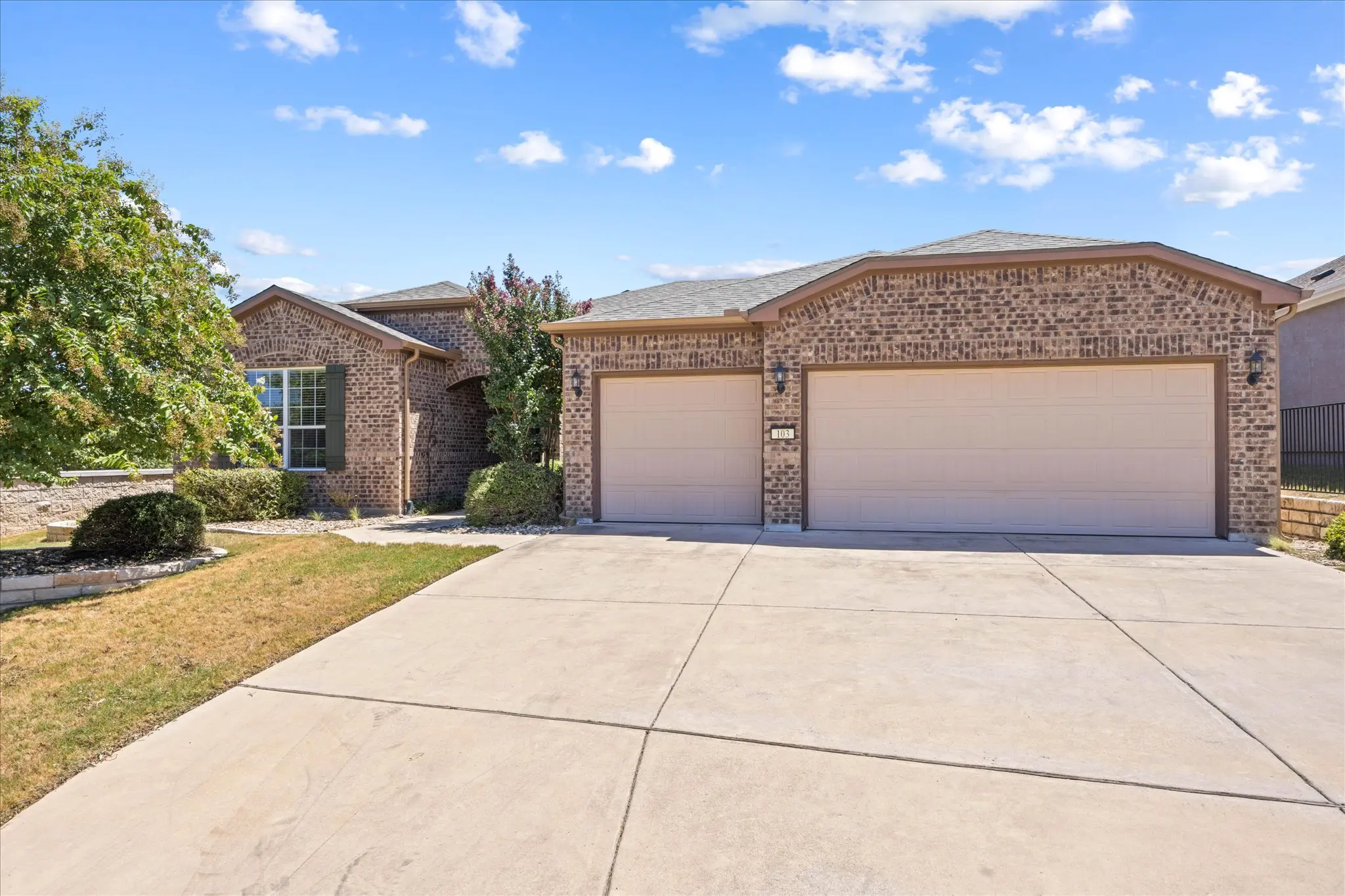 Photo of Listing #9350557