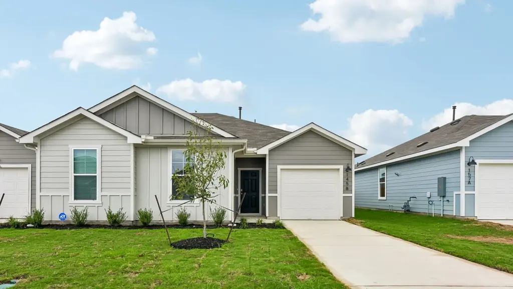 145b Harrison Crossing, Uhland